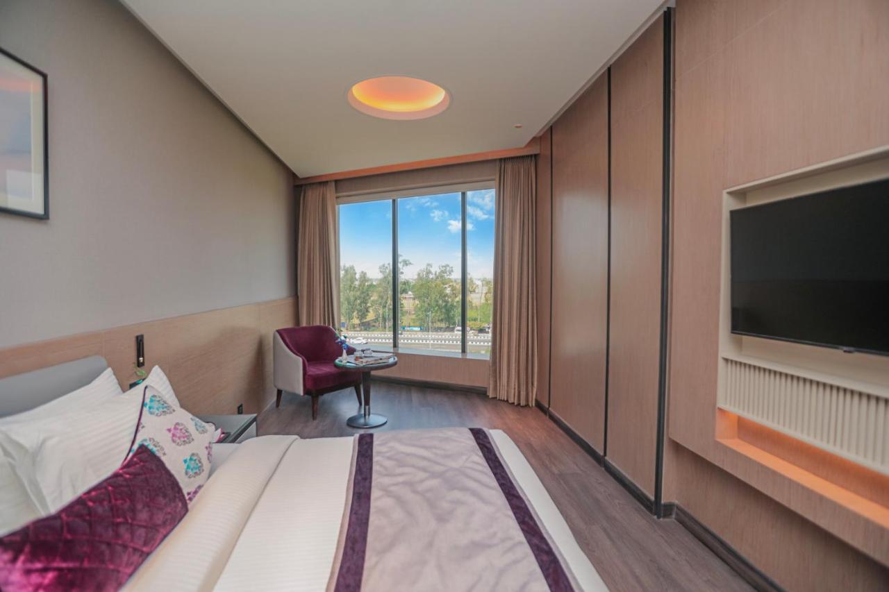 Regenta Place Verka Amritsar Exteriér fotografie